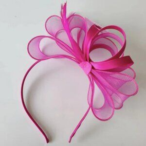 Sinamay bow headpiece -Available in Fushia Pink,Black,Champayne,Green & orange